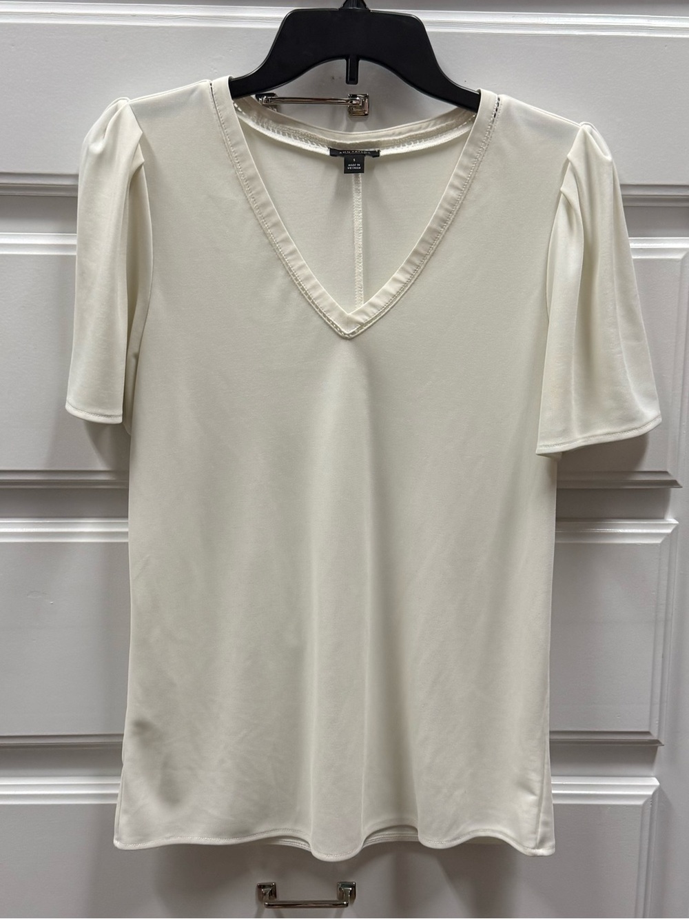 Ann Taylor Cream V-Neck Blouse size Small